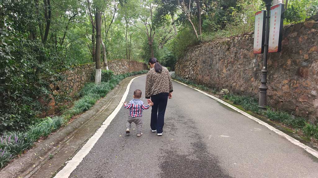 这是一个上坡路