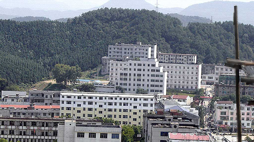 远看青龙山高中